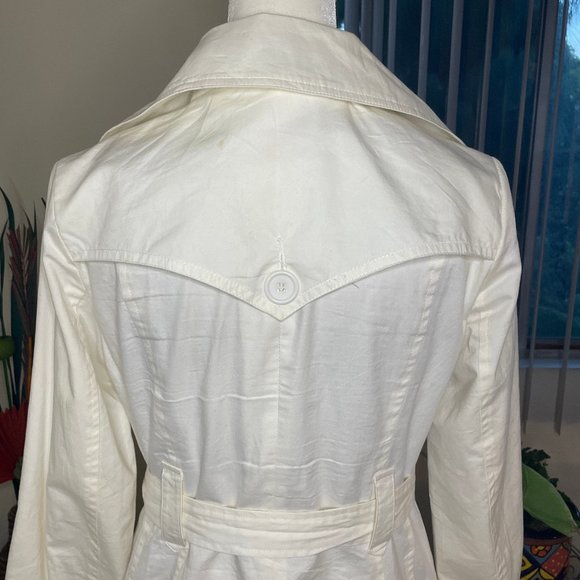 SALE: White Trench Coat by Red Berry. Size S. Double-breasted with satin lining - Picture 3 of 6